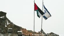 ARCHIVBILD: 19.03.2023, TOPSHOT - A Palestinian and Israeli flag fly side-by-side at the Beit Jala checkpoint in the West Bank 19 March 2002. Israel said it had completed its withdrawal from autonomous Palestinian areas in the Bethlehem sector of the West Bank and the north of the Gaza Strip, but a Palestinian security official told AFP that the Israeli army had still not pulled out of areas in the northern Gaza Strip in spite of the Israeli announcement. AFP PHOTO/Patrick BAZ (Photo by Patrick BAZ / AFP) (Photo by PATRICK BAZ/AFP via Getty Images)
