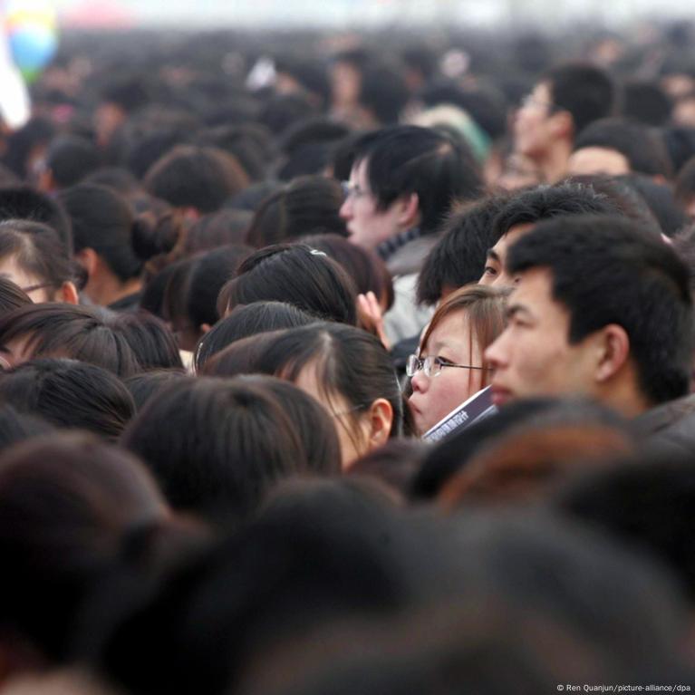 dw.com - William Yang - China: Young people feel the crunch in tough job market - DW - 06/09/2023
