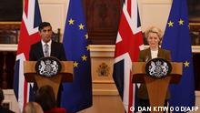 27/02/2023 Britain's Prime Minister Rishi Sunak and European Commission chief Ursula von der Leyen attend a joint press conference at the Fairmont Hotel in Windsor, west of London on February 27, 2023, following their meeting. - Britain and the European Union on Monday agreed a crucial overhaul of trade rules in Northern Ireland, a breakthrough aimed at resetting seriously strained relations since Brexit. Prime Minister Rishi Sunak and European Commission president Ursula von der Leyen adopted the deal at talks in Windsor, west of London, both sides said. (Photo by Dan Kitwood / POOL / AFP)