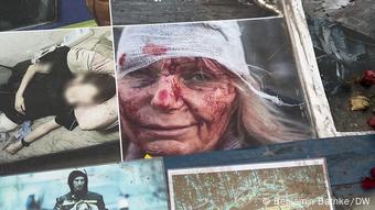 DW Thumbnail l Opfer von Kriegsverbrechen l Protest vor der russischen Botschaft in Berlin