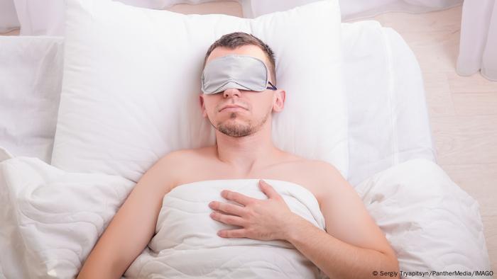 Imagen de archivo: una persona durmiendo. 
