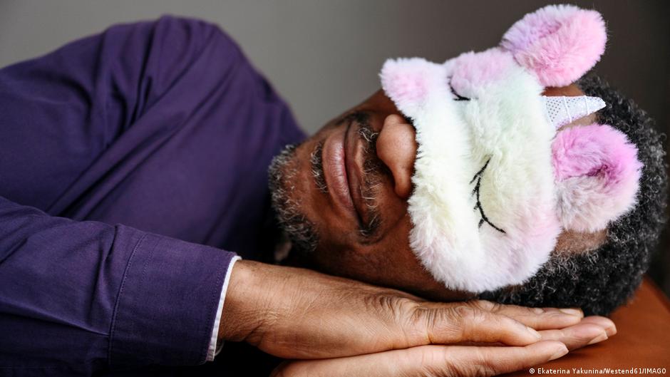 Why you should (at least) try sleeping with an eye mask DW 03/13/2023