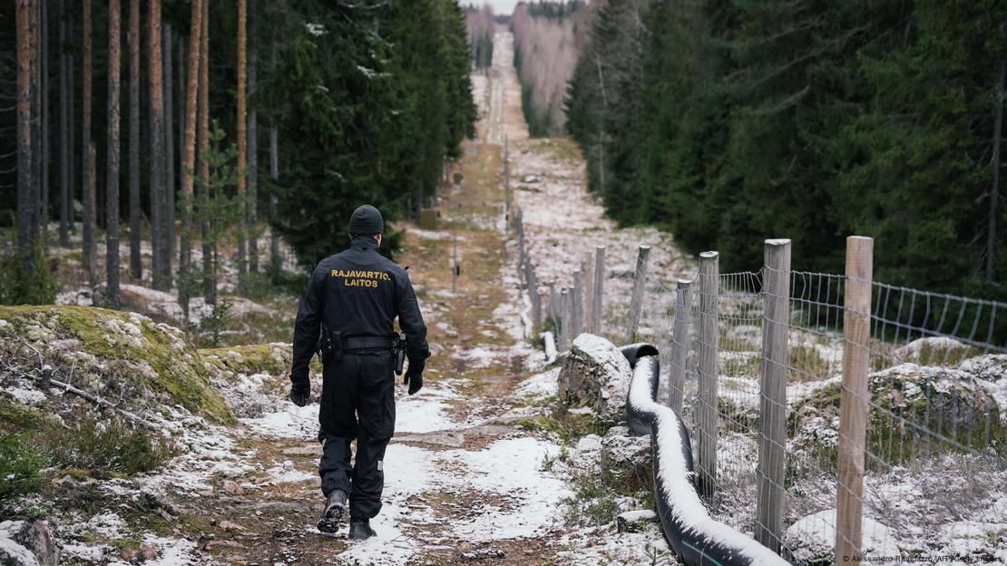 Finlandia ha incrementado la seguridad de su frontera con Rusia. Finlandia ha incrementado la seguridad de su frontera con Rusia.