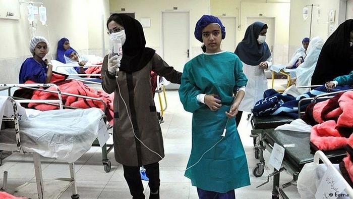 Giftopfer in einem iranischen Krankenhaus: Bislang mussten bereits rund 1200 Schülerinnen ärztlich behandelt werden 