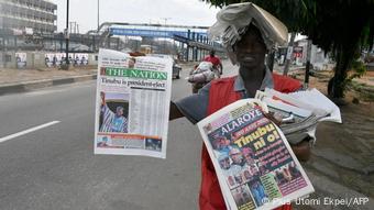 Nigeria Wahlen, Zeitungsverkäufer in Lagos