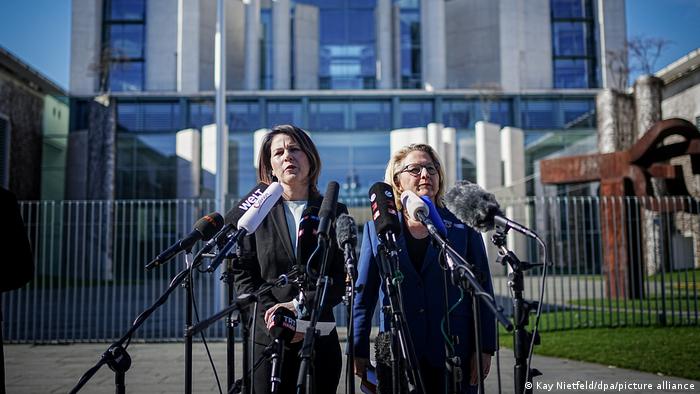Beide Ministerinnen bei der Vorstellung der Leitlinien zur Feministischen Außen- und Entwicklungspolitik in Berlin (Foto: Kay Nietfeld/dpa/picture alliance)