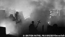 Brennende Häuser nach der Bombardierung von London