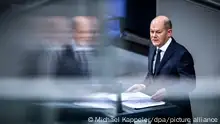 02.03.2023, Berlin+++ Bundeskanzler Olaf Scholz (SPD) spricht im Bundestag. In einer Regierungserklärung sprach Kanzler Scholz ein Jahr nach seiner Rede zur Zeitenwende zum russischen Angriffskrieg in der Ukraine.