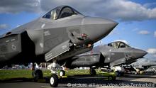 25.04.2018*****Lockheed Martin F-35 Tarnkappen Mehrzweck Kampfjet der USA ist bei der Raumfahrtausstellung (ILA) ausgestellt. Mehr als jedes dritte Rüstungsgut weltweit stammt laut dem Friedensforschungsinstitut Sipri aus US-Fabriken. Damit bleiben die USA der dominierende Akteur unter den Waffenexporteuren. Auch Deutschland mischt weiter vorne mit. +++ dpa-Bildfunk +++