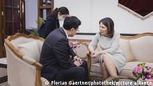 3月2日，中国外交部长秦刚在新德里出席二十国集团外长会期间会见德国外长贝尔伯克。