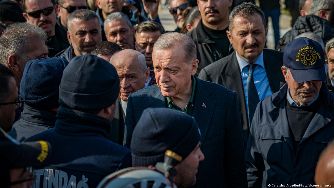 Ο πρόεδρος Ερντογάν επισκέπτεται τους σεισμόπληκτους