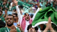 Fußball, WM 2022 in Katar, Argentinien - Saudi-Arabien, Vorrunde, Gruppe C, im Lusail Stadion, Saudi-Arabien Fans vor Spielbeginn auf der Tribüne. (zu dpa: «Enttäuschung in Grün - Aber jetzt hofft Saudi-Arabien auf WM 2030») +++ dpa-Bildfunk +++