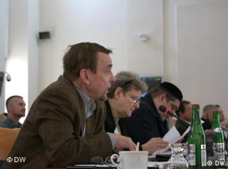 Die russischen Menschenrechtler Lew Ponomarjow und Swetlana Gannuschkina beim ersten Zivilgesellschaftsforum EU-Russland in Prag (Foto: DW)