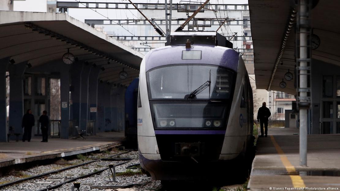 За луѓето кои не живеат ниту во Атина ниту во Солун, возот воопшто не е опција