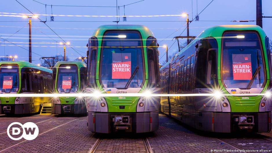 Germany Public transport laid low by latest strikes DW 03/03/2023