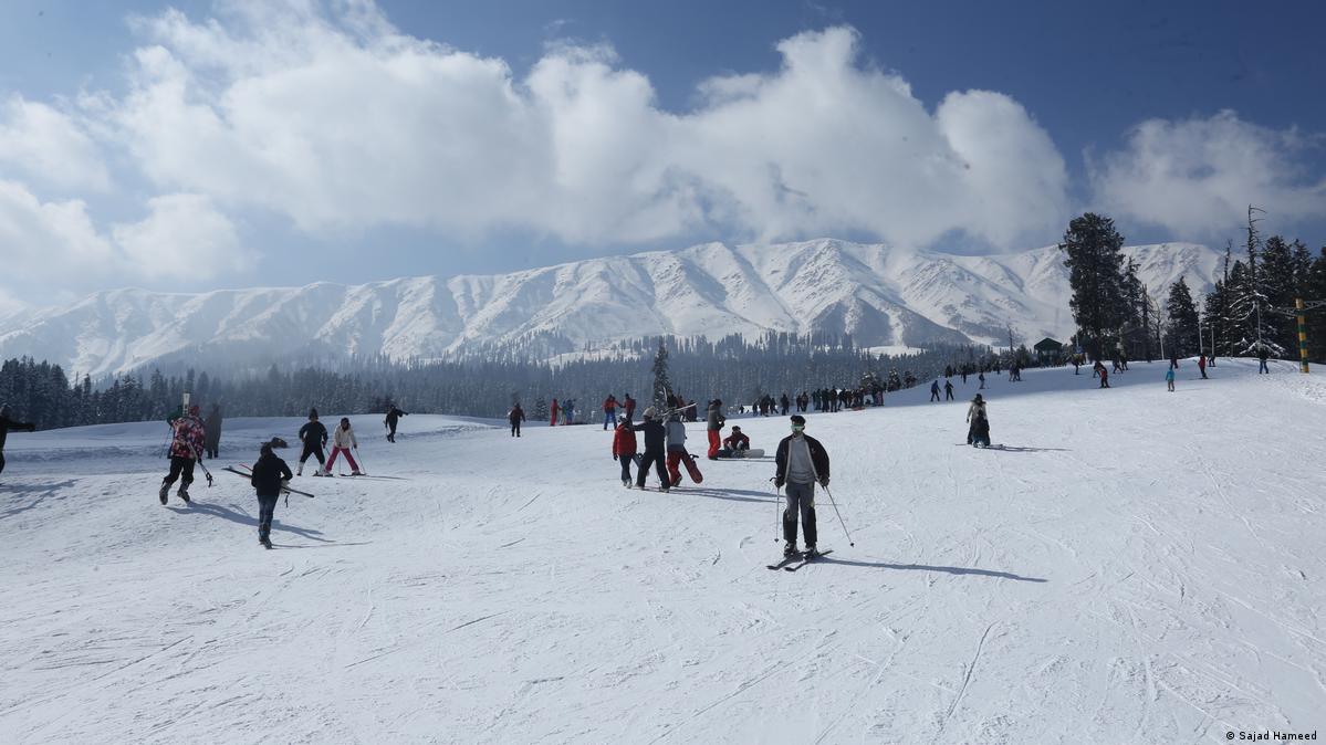 Các tay trượt tuyết Kashmiri đầy sức sống và nhiệt huyết đã tạo ra những khoảnh khắc đáng nhớ trên những ngọn đồi tuyết phủ ấn tượng.