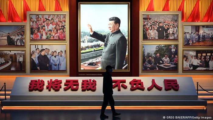 China Peking | Foto von Xi Jinping im Museum der kommunistischen Partei Chinas