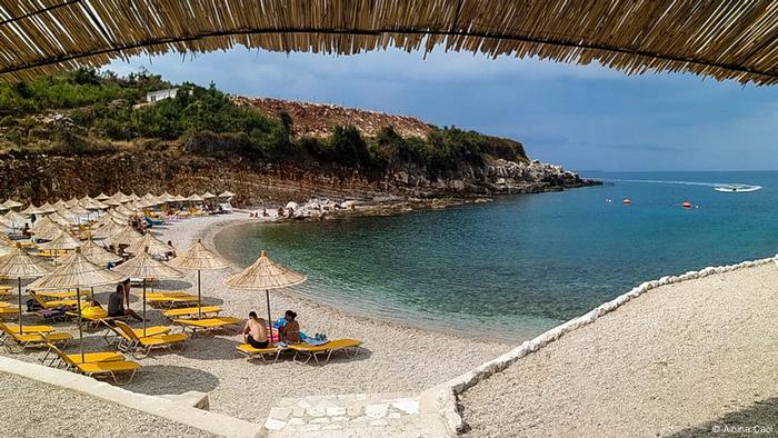 Blick auf einen Strand in Albanien