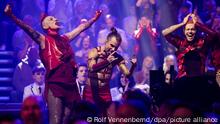 04.03.2023, Nordrhein-Westfalen, Köln: Lord Of The Lost jubeln beim Vorentscheid Eurovision Song Contest 2023 - Unser Lied für Liverpool auf der Bühne ihren Sieg. Sie vertreten Deutschland am 13. Mai 2023 beim ESC-Finale im englischen Liverpool. Foto: Rolf Vennenbernd/dpa +++ dpa-Bildfunk +++