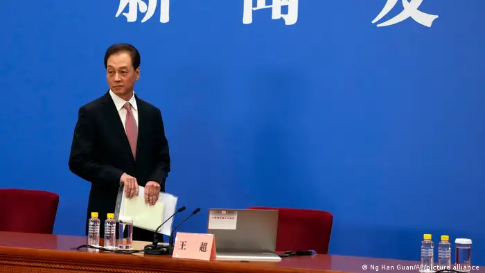 曾是中国外交部“最年轻的副部长”的发言人王超