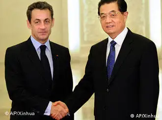 中国国家主席胡锦涛和法国总统萨科奇举行会晤