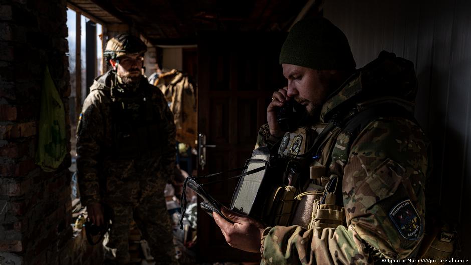 Україна ризикує незабаром опинитися без грошей на оборону від російської військової агресії, пише Bloomberg.

Українські та іноземні чиновники на умовах анонімності розповіли медіа, що наявні кошти уможливлюють проведення бойових дій лише до червня.