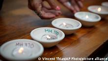 03.03.2018+++ Relative of passengers on board the missing Malaysia Airlines Flight 370 light up candle during the Day of Remembrance for MH370 event in Kuala Lumpur, Malaysia, Saturday, March 3, 2018. The remembrance event marked the fourth anniversary of the jet's March 8, 2014, disappearance. (AP Photo/Vincent Thian)