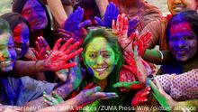 16.03.2022***March 16, 2022, Bhopal, Madhya Pradesh, India: Indian young women apply colors to each other ahead of the Holi festival. The festival of color Holi marks the beginning of the spring season and will be celebrated on Mar 18th across the Country. (Credit Image: © Sanjeev Gupta/SOPA Images via ZUMA Press Wire
