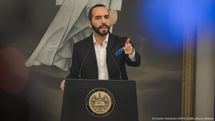 El presidente de El Salvador, Nayib Bukele, durante una conferencia de prensa. 