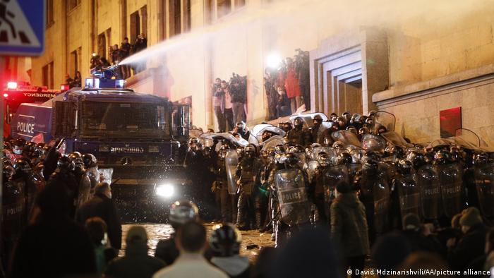 Protestas y represión policial de los manifestantes en Tiblis, capital de Georgia