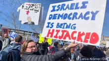 Tens of thousands of Israelis have taken to the streets in recent weeks to protest the judicial reforms, also on February 13 in Jerusalem.
Photo: Tania Krämer/DW am 13.2.2023
