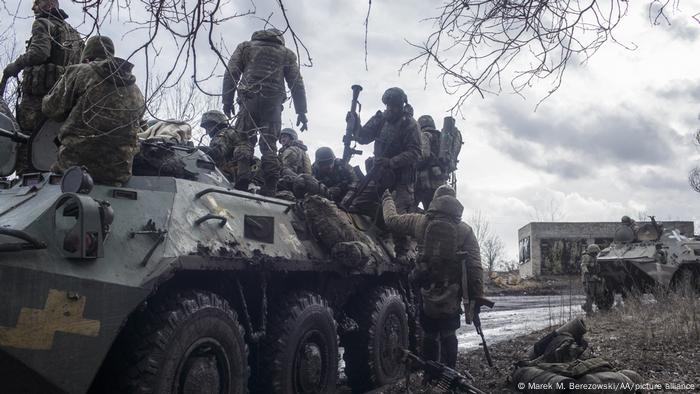 Ukrainische Soldaten nahe der umkämpften Stadt Bachmut