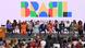 En un colorido cartel al fondo se lee "Brasil" y diversas políticas acompañan sentadas en el estrado a Lula da Silva. En un colorido cartel al fondo se lee "Brasil" y diversas políticas acompañan sentadas en el estrado a Lula da Silva.