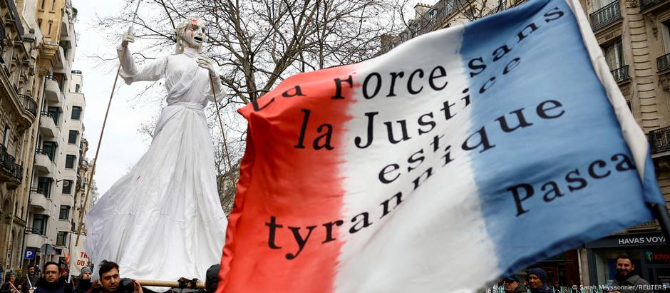 Reforma da Previdência proposta pelo governo do presidente Emmanuel Macron gerou protestos e greves na França 