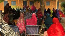Eine “women’s listening group”, die auf Grundlage eines Radioprojekts von Fondation Hirondelle im Niger entstanden ist. Foto: Emma Heywood (Nutzungsrechte für die DW eingeräumt)