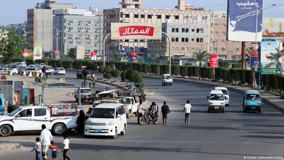 الحوثيون يستهدفون بالصواريخ قصر الرئاسة المؤقت في عدن وسقوط قتلى وجرحى