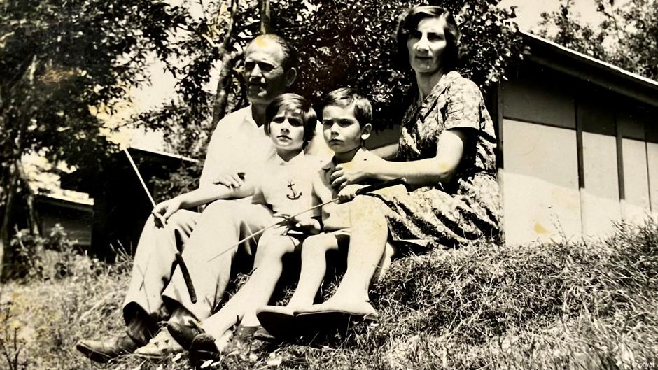 Porodica Dedović u Plavu 1965.