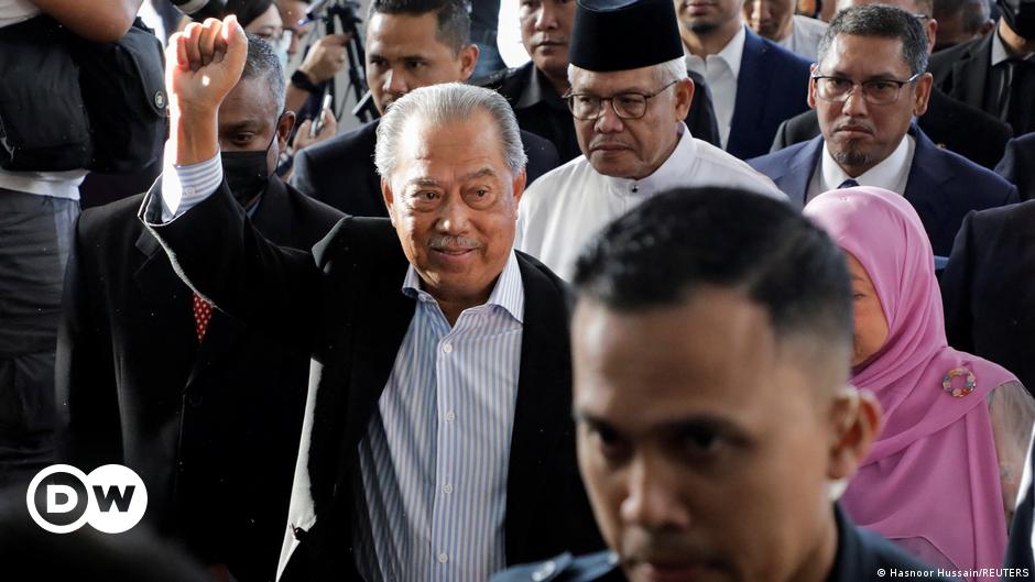 马来西亚前总理慕尤丁被控贪污 – DW – 03/10/2023