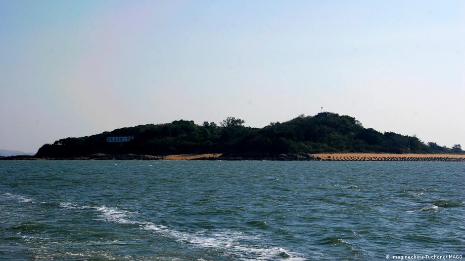 Taiwan protests after China boards tourist boat near Kinmen – DW – 02/20/2024 - Vimarsana News