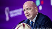 16.12.2022
Fußball, WM 2022 in Katar, Council-Sitzung des Weltverbands FIFA, Pressekonferenz, FIFA-Präsident Gianni Infantino spricht auf einer Pressekonferenz.