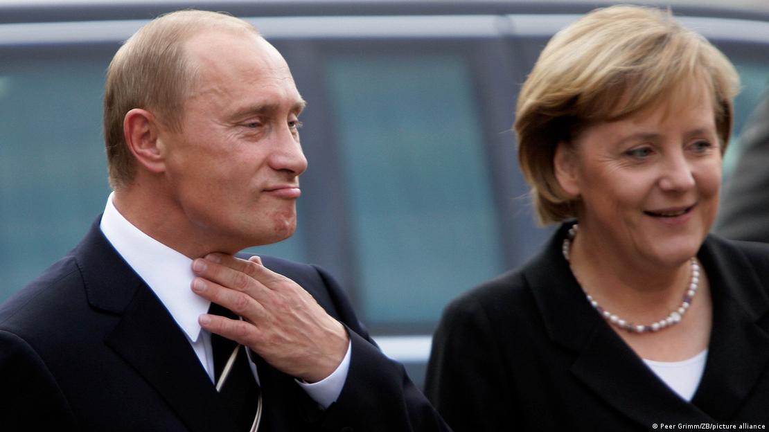 Rusya Devlet Başkanı Vladimir Putin ile Almanya'nın eski Başbakanı Angela Merkel'ın 2006 yılında Dresden kentinde çekilmiş fotoğrafları.