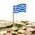 Griechische Fahne steckt in einem Münzhaufen (Foto: fotolia)