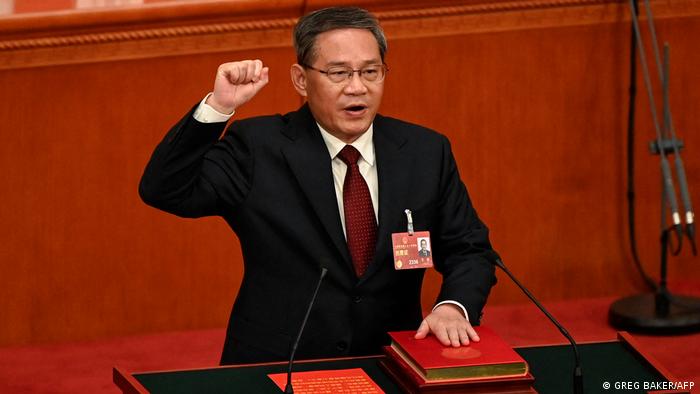 China | Li Qiang bei der Vereidigung zum Premierminister im Nationalen Volkskongress (11.03.2023)