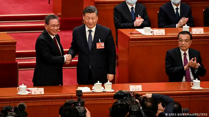 台湾“上报”发表文章称，中国现任总理李强曾和习近平联手施压前总理李克强