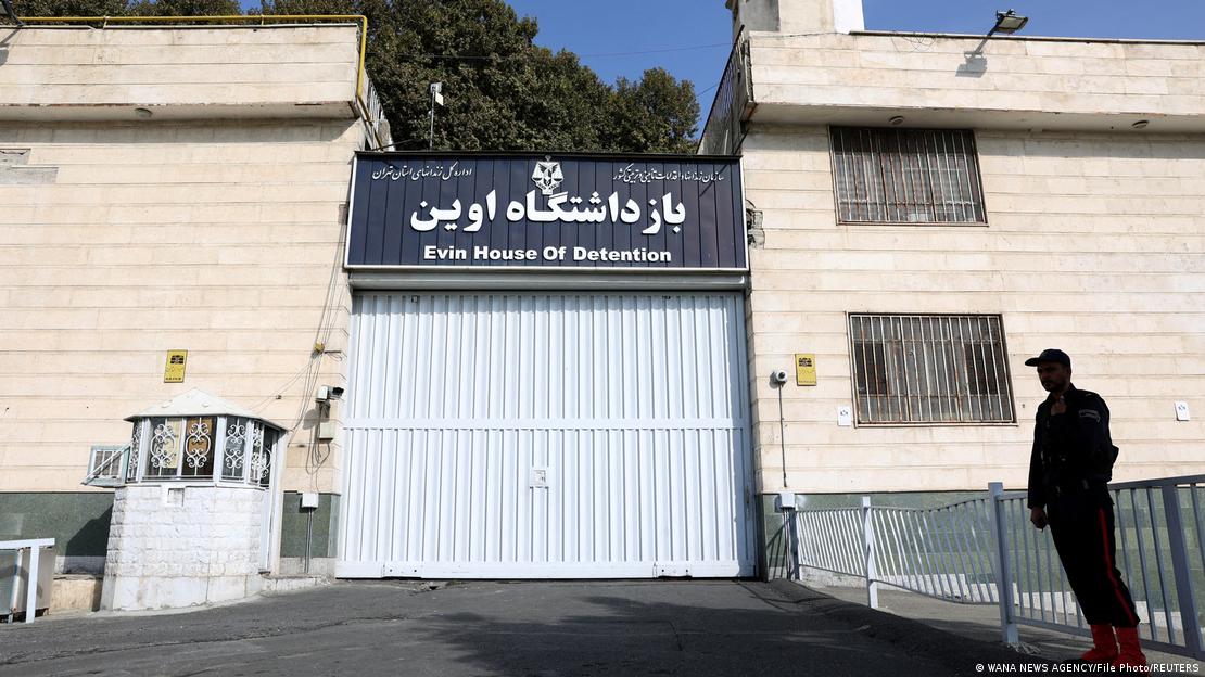 Η είσοδος των φυλακών Εβίν στην Τεχεράνη