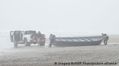 US: 8 dead after boat capsizes off San Diego coast