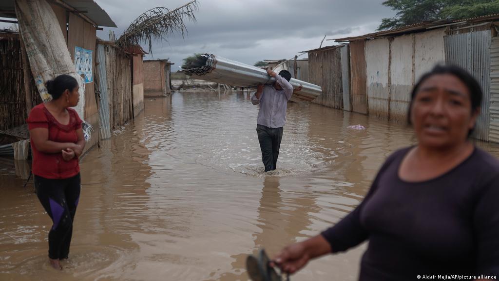 Al menos 59 muertos y más de 12.000 damnificados por lluvias en Perú | Las noticias y análisis más importantes en América Latina | DW | 13.03.2023