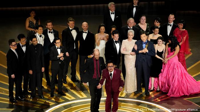 "Tudo em todo lugar ao mesmo tempo" recebeu o Oscar de melhor filme e outras seis estatuetas