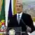 Der portugiesische Ministerpräsident Jose Socrates gibt die Beantragung der EU-Hilfen bekannt (Foto: AP)