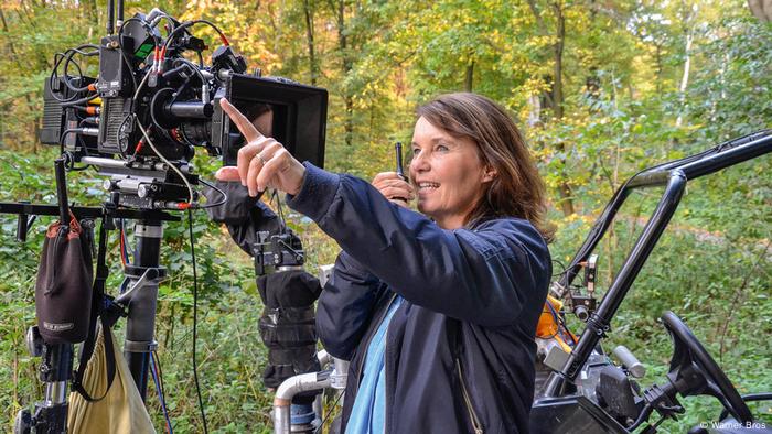 Foto de Caroline Link durante la filmación de una película.
